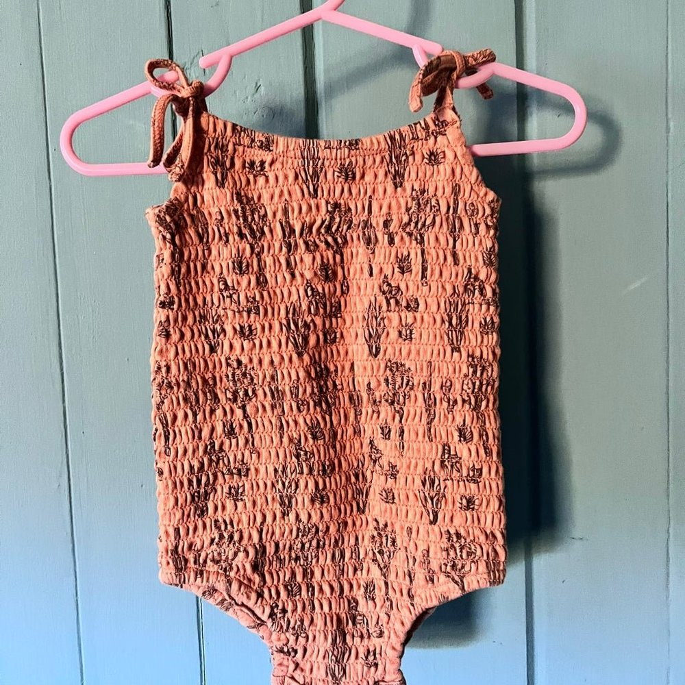 Kate Quinn tie bubble